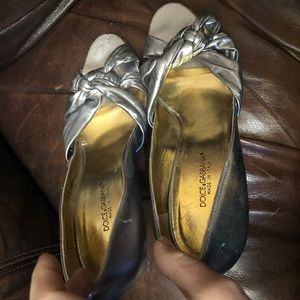 dolce and gabbana silver heels